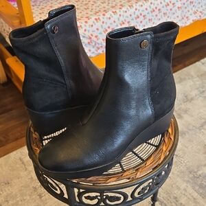 Vionic Black Leather & Suede Wedge Ankle Booties